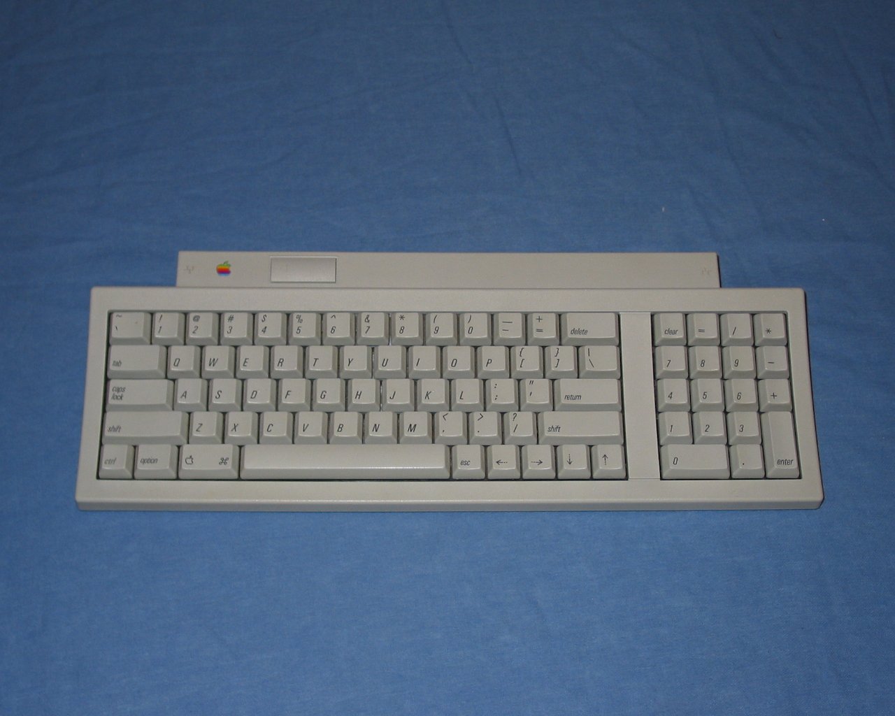 Apple Extended Keyboard II thumbnail