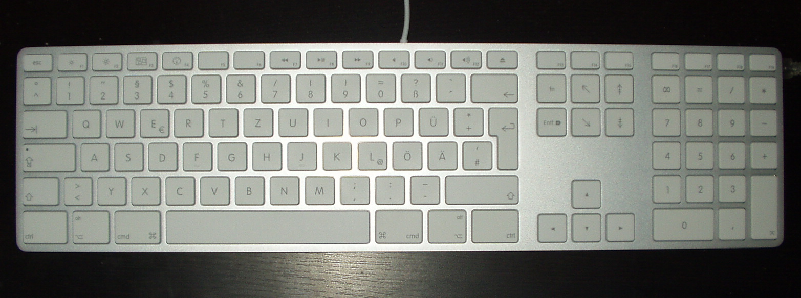 Apple Keyboard (Aluminum, Wired) thumbnail